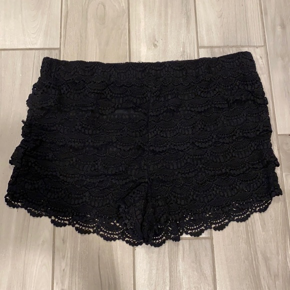 American Rag Pants - American Rag lace shorts 0X